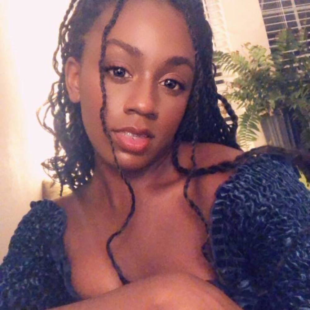 Meet your Posher, Anaya